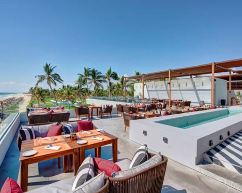 crowne-oman-gal1