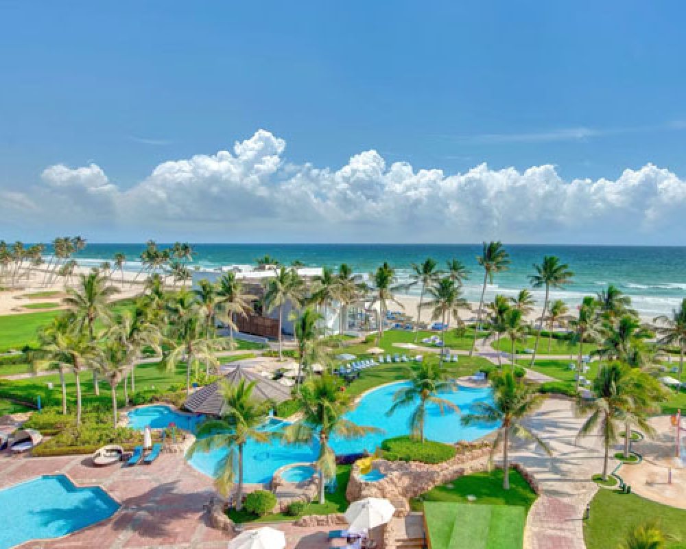 crowne-oman-gal2